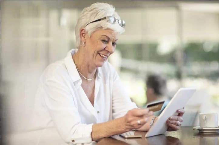 As 5 melhores opções de cartão de crédito para aposentado negativado