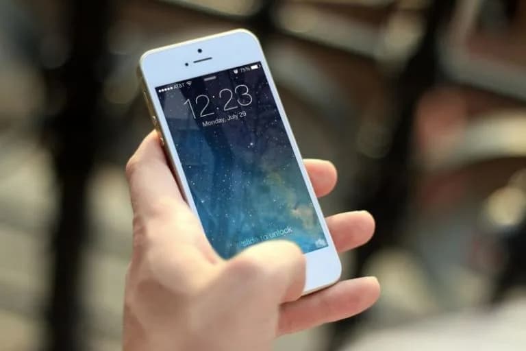 Empréstimo com garantia de iPhone vale a pena? Entenda antes de contratar