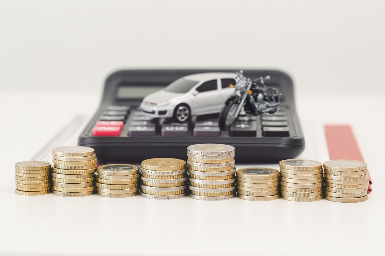 Comparação de valores em empréstimo com garantia de veículo, usando carro e moto como garantia para reduzir juros